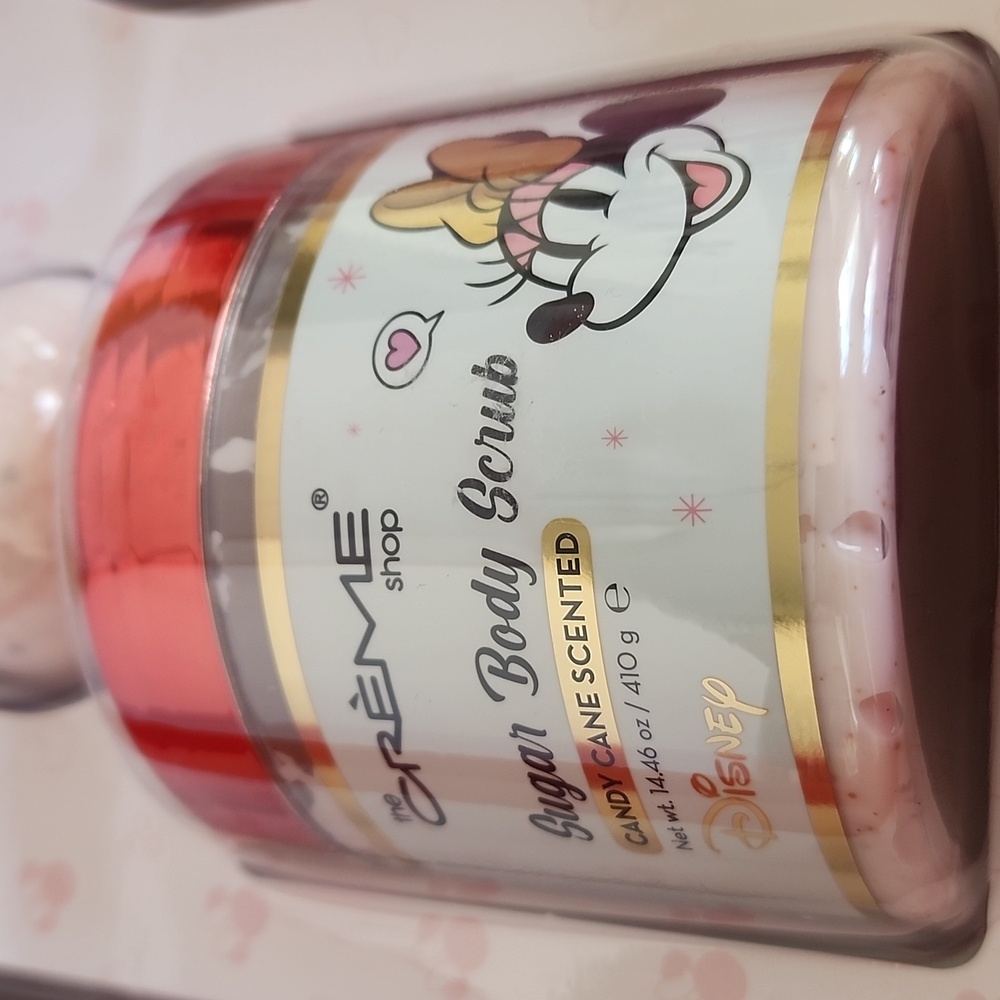 The Creme Shop Disney Red Sweetheart Spa Collection. Limited Edition - Picture 4 of 7
